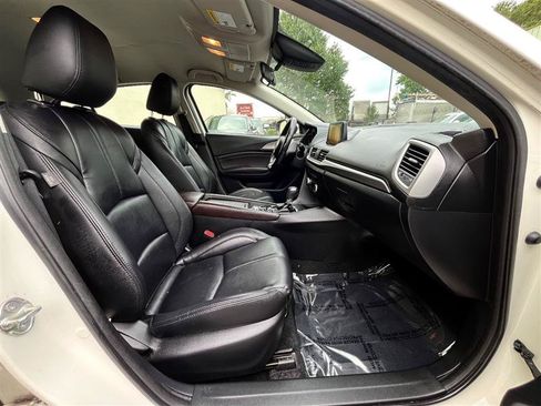 Used 2018 MAZDA MAZDA3 Touring FWD image 4