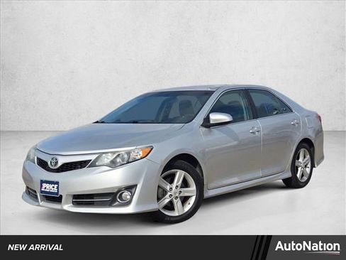 Used 2012 Toyota Camry SE image 1
