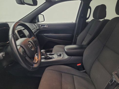 Used 2018 Jeep Grand Cherokee Laredo AWD/4WD image 17