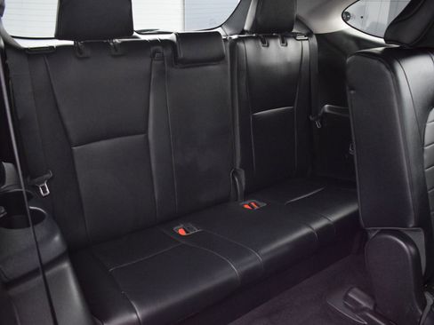 Used 2022 Toyota Highlander XLE image 12