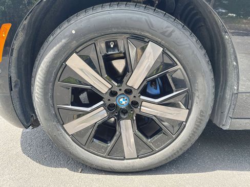 Used 2024 BMW iX xDrive50 w/ Premium Package AWD/4WD image 7