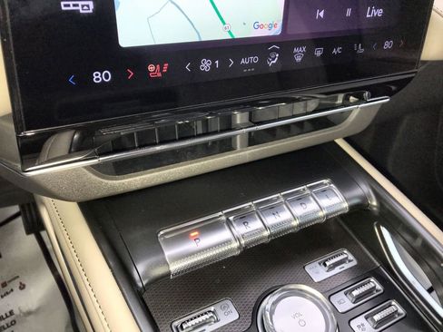 Used 2025 Lincoln Nautilus Premier image 19