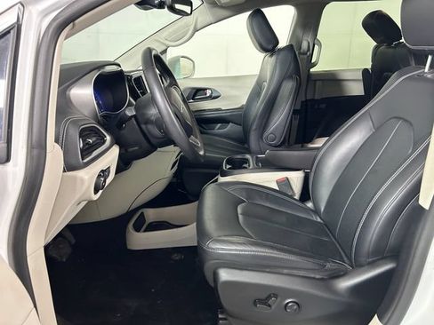Used 2022 Chrysler Pacifica Touring-L AWD/4WD image 12