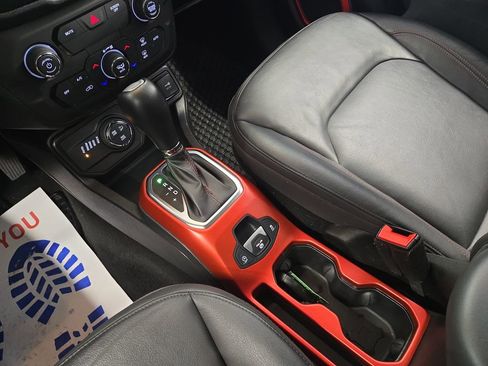 Used 2019 Jeep Renegade Trailhawk AWD/4WD image 25