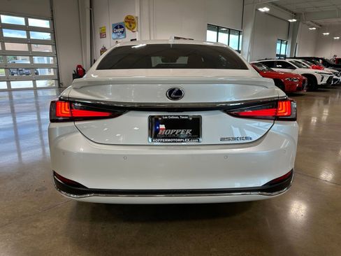 Used 2020 Lexus ES 300h w/ Premium Package FWD image 4