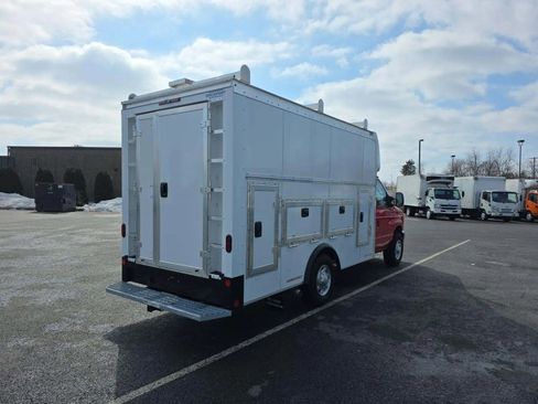 Used 2026 Ford E-350 and Econoline 350 Super Duty w/ Interior Upgrade Package image 12