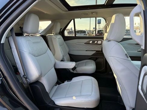 Used 2025 Ford Explorer Platinum w/ Ultimate Package image 15