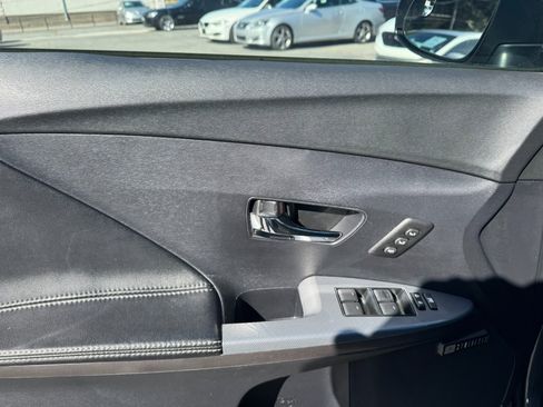 Used 2013 Toyota Venza Limited image 9