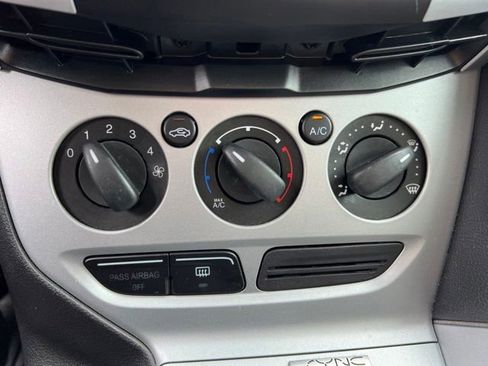 Used 2014 Ford Focus SE w/ Equipment Group 201A FWD image 19