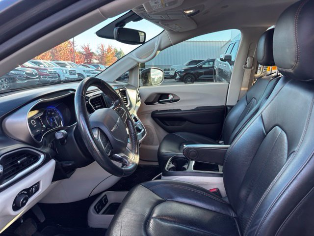 Used 2020 Chrysler Pacifica Touring-L Plus FWD image 9