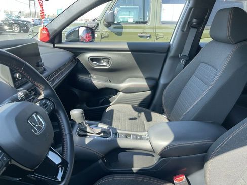 Used 2025 Honda HR-V Sport image 3