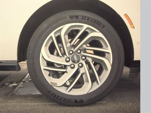 Used 2025 Lincoln Navigator L Reserve AWD/4WD image 8