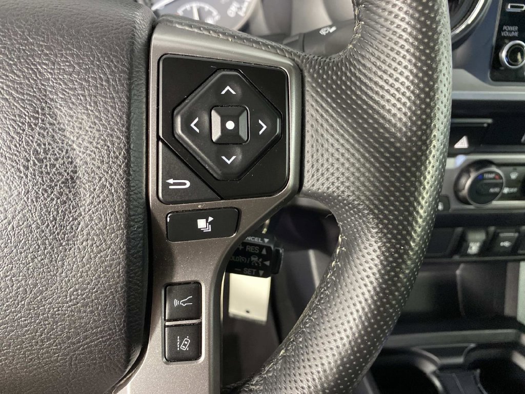 Used 2021 Toyota Tacoma SR5 AWD/4WD image 15