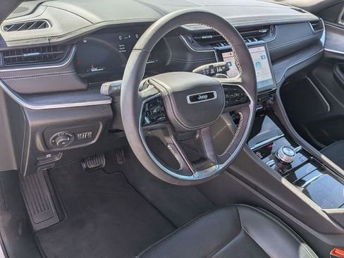 Certified 2023 Jeep Grand Cherokee Overland image 11