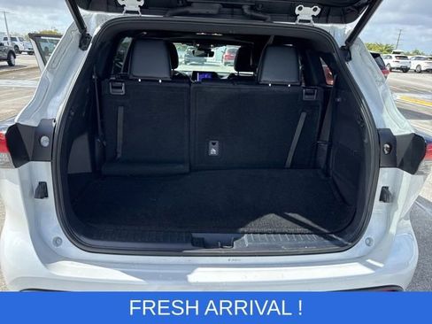 Used 2023 Toyota Highlander XSE image 14