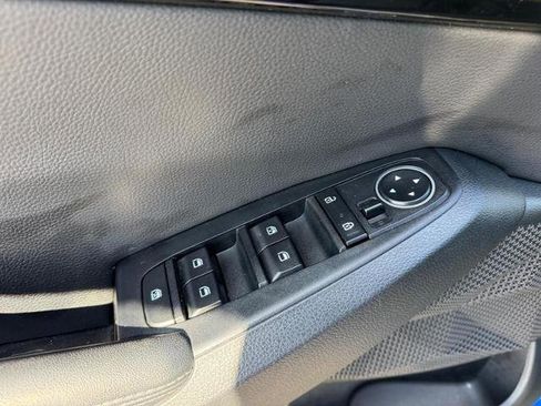 Used 2023 Kia Seltos EX image 19