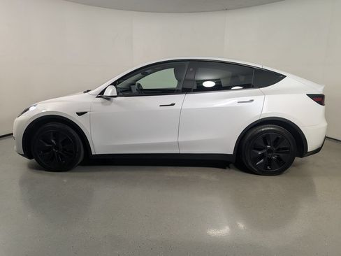 Used 2024 Tesla Model Y Long Range AWD/4WD image 4