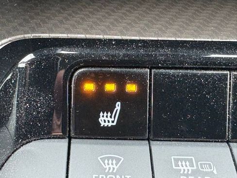 Used 2023 Toyota Prius XLE FWD image 23