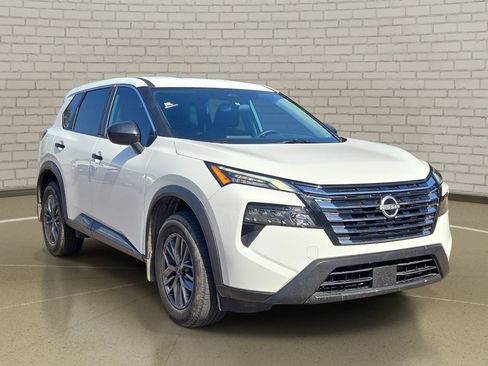 Certified 2025 Nissan Rogue S FWD image 3