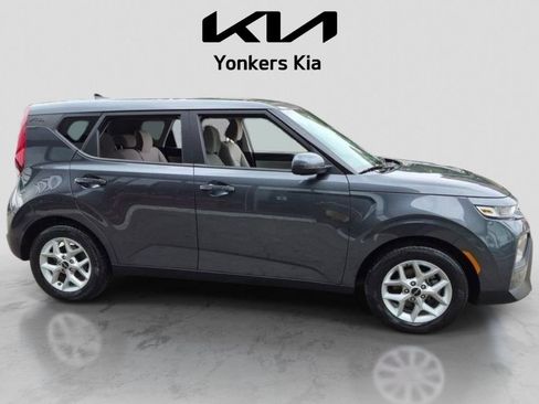 Certified 2022 Kia Soul LX w/ Technology Package FWD image 5