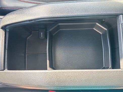 Used 2019 Toyota Highlander SE image 29