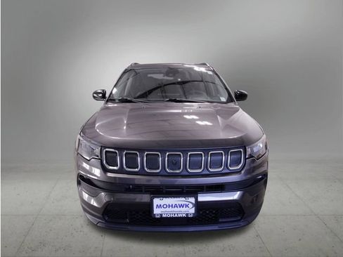 Used 2022 Jeep Compass Latitude image 11