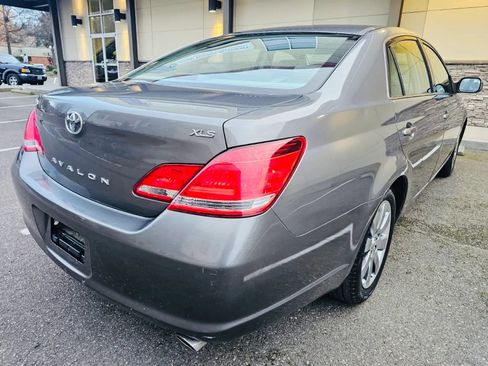 Used 2005 Toyota Avalon XLS FWD image 5