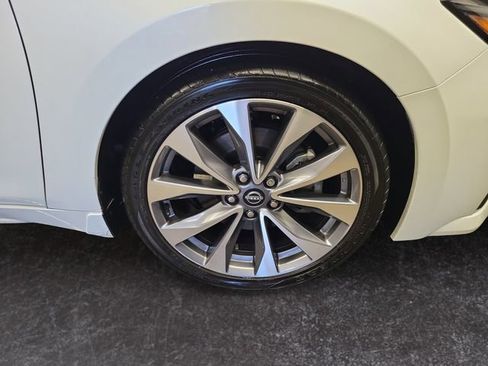 Used 2023 Nissan Maxima SR w/ Sport Mat Group image 29