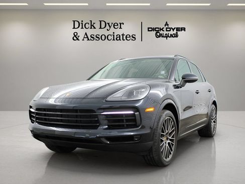 Used 2023 Porsche Cayenne AWD/4WD image 4