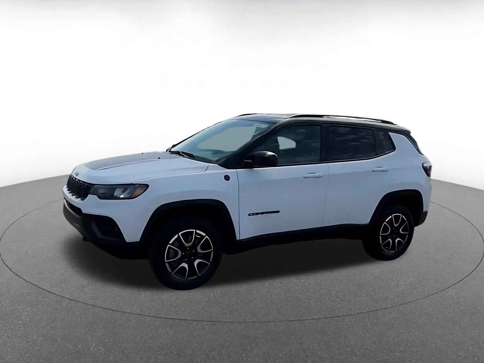 Used 2025 Jeep Compass Trailhawk AWD/4WD image 7
