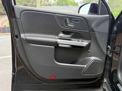 Used 2024 Mercedes-Benz GLB 250 4MATIC image 28