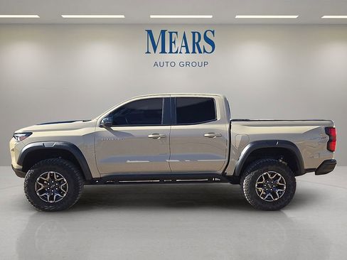 Used 2024 Chevrolet Colorado ZR2 w/ Technology Package image 2