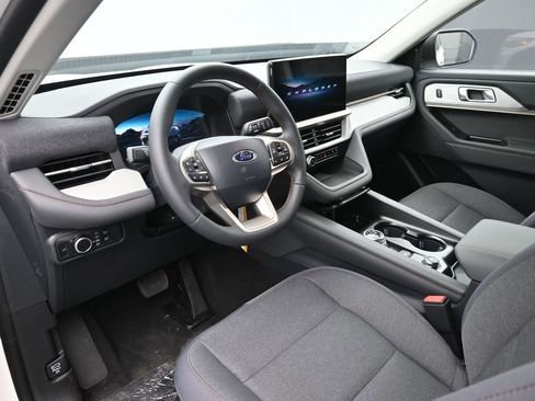 New 2025 Ford Explorer Active image 19