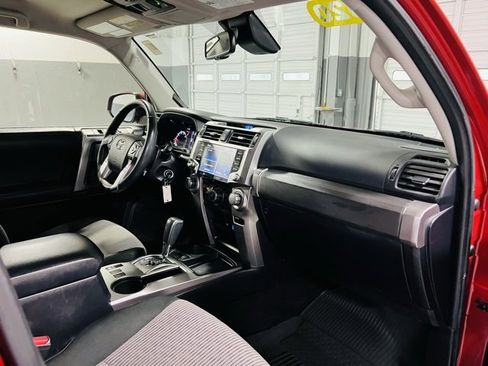 Used 2020 Toyota 4Runner SR5 image 31