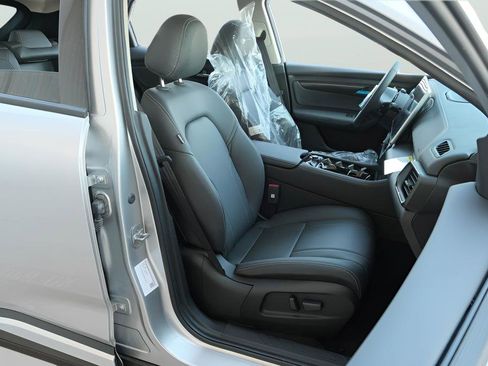 New 2025 VinFast VF 8 Eco AWD/4WD image 17