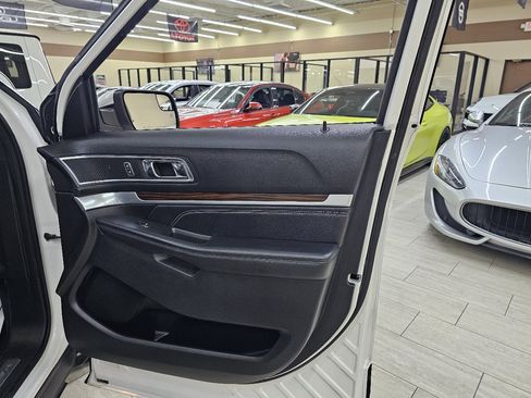 Used 2017 Ford Explorer Limited image 44