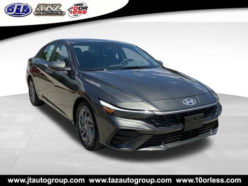 Used 2024 Hyundai Elantra SEL FWD image 1