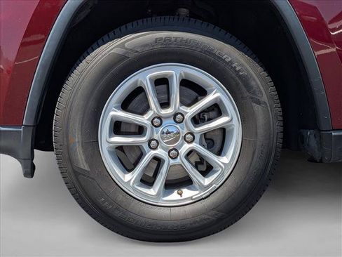 Used 2018 Jeep Grand Cherokee Laredo RWD image 23
