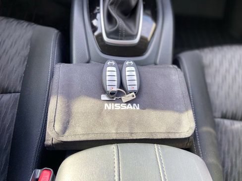 Used 2019 Nissan Rogue SV FWD image 33