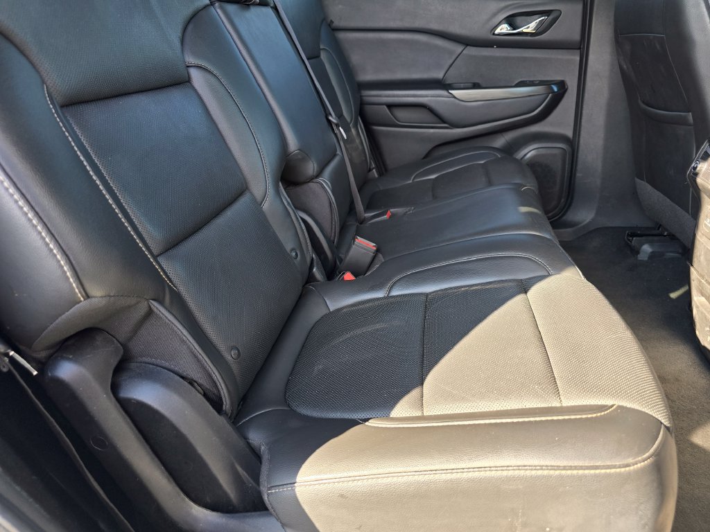 Used 2023 GMC Acadia SLT FWD image 19