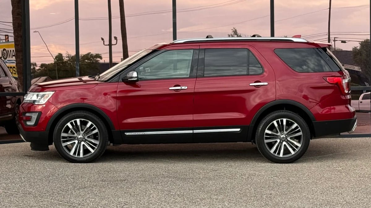 Used 2017 Ford Explorer Platinum AWD/4WD image 4
