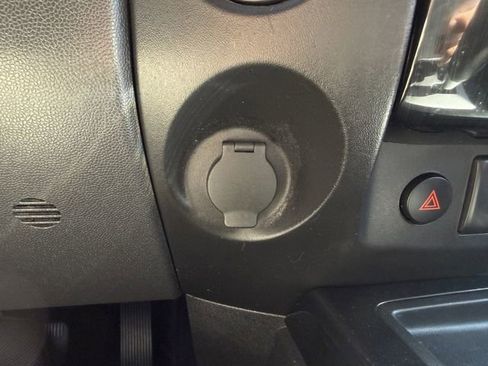 Used 2015 Nissan Titan SV w/ SV Value Truck Package image 19