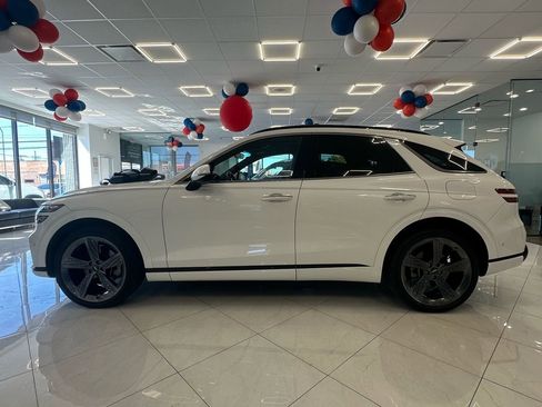 Used 2022 Genesis GV70 2.5T w/ Sport Prestige Package image 4