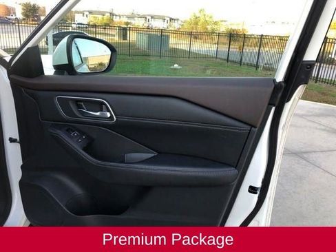Used 2021 Nissan Rogue SL w/ Premium Package image 37