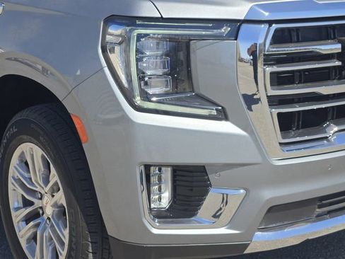 Used 2024 GMC Yukon SLT w/ SLT Luxury Package image 9