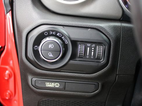 Used 2020 Jeep Gladiator Overland image 34