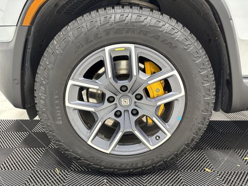 Used 2023 Rivian R1T Adventure image 9