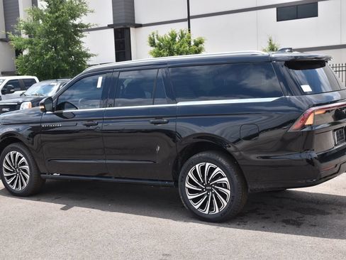 New 2026 Lincoln Navigator L Black Label AWD/4WD image 10