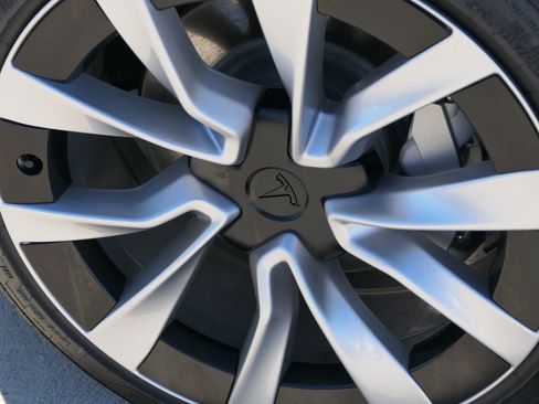 Used 2025 Tesla Model 3 Long Range image 11