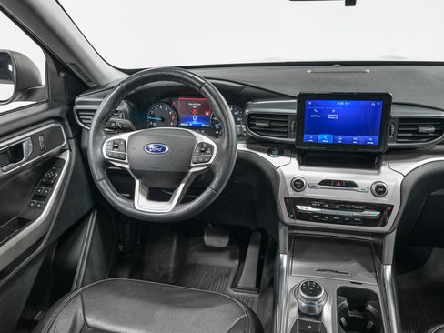 Used 2020 Ford Explorer XLT w/ Equipment Group 202A image 31